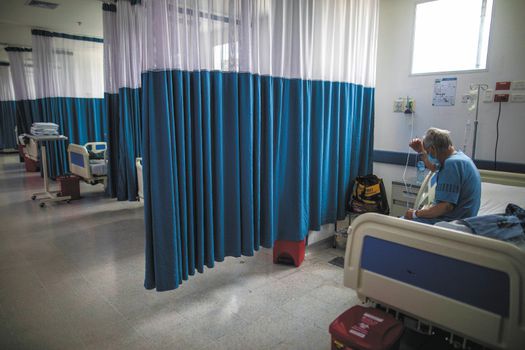 Por personal contagiado, 11 hospitales cerraron servicios en Antioquia