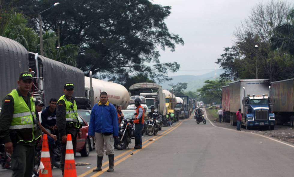 Cerrada también por protesta la vía a Cúcuta